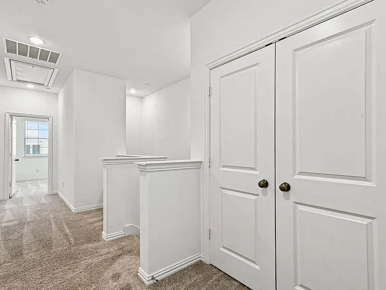 537 Parkside Dr — Photo 17