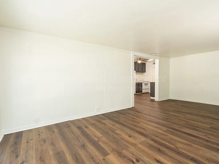 631 N Mount Carmel St — Photo 29