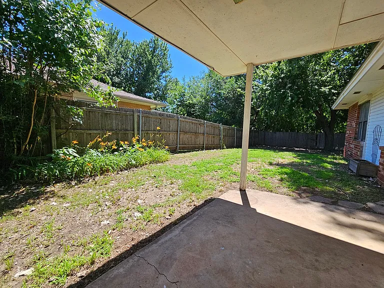 612 Springwood St — Photo 18