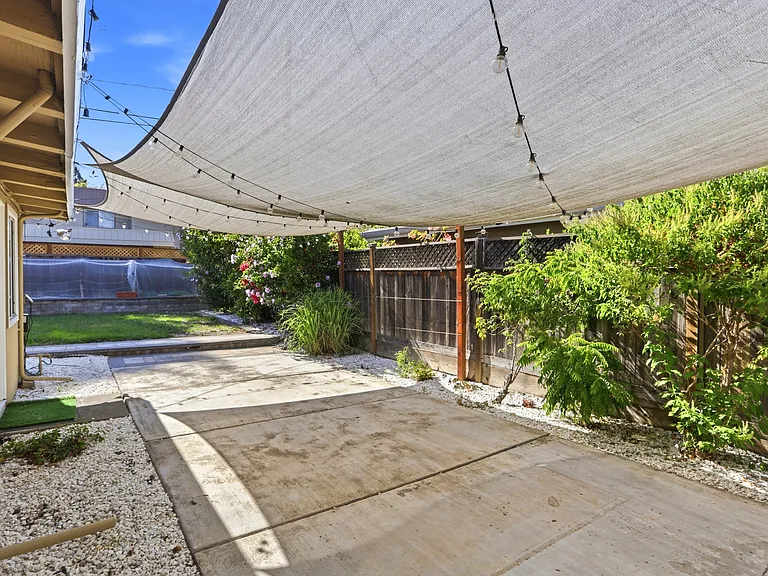 1398 McPherson St — Photo 29