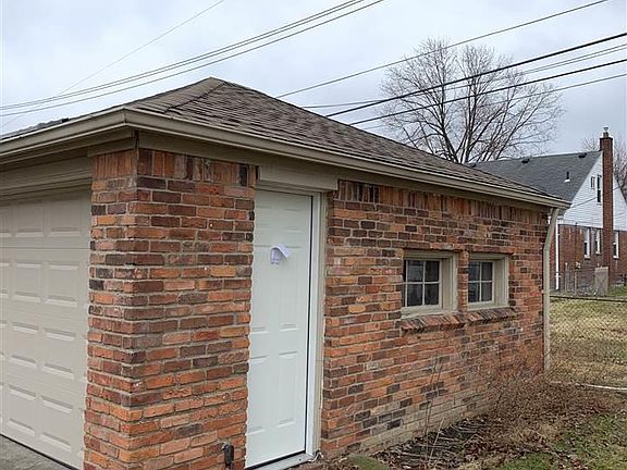 4th image of 20674 Elkhart St