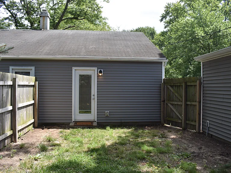 2360 Arrow St — Photo 44