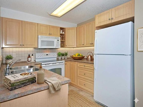 4th image of 10 NW Prestwick Bay SE #2310