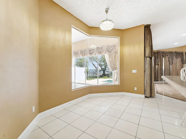 111 Florida Ave — Photo 4