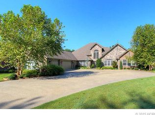 5097 Lake Breeze Rd, Grove, OK 74344