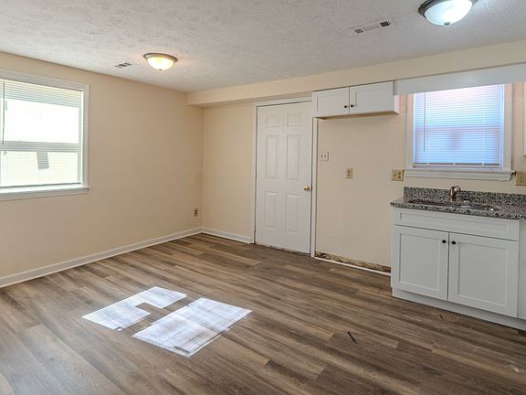 4th image of 922 Southern Hills Dr