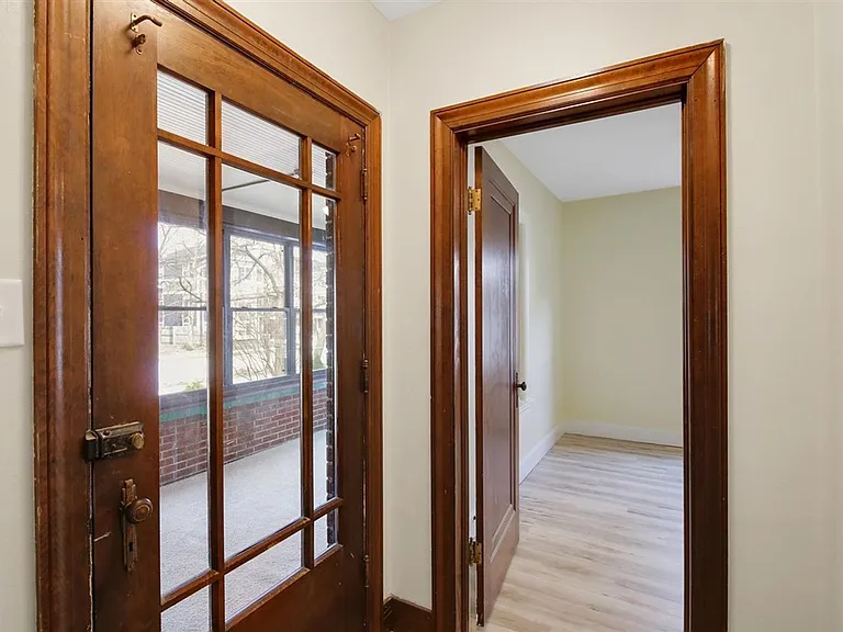 713 W Green St — Photo 10