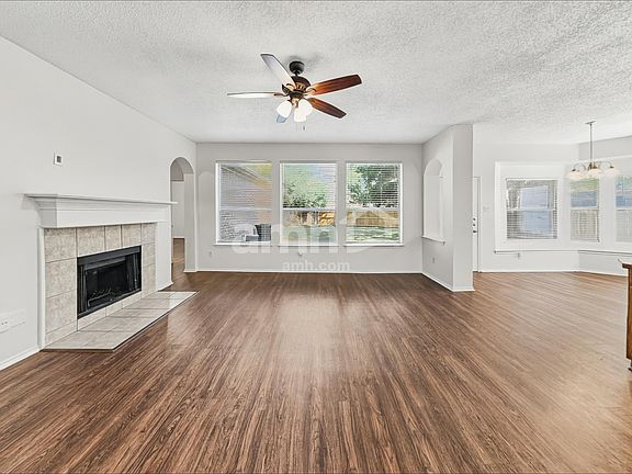 5th image of 1360 Calvert Dr
