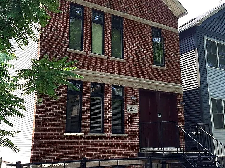 2534 N Marshfield Ave #1 — Photo 1