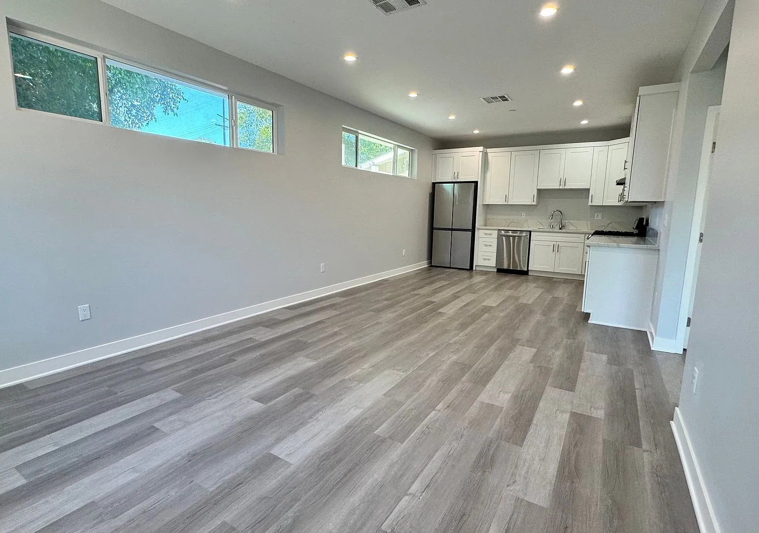 Newer 2br/1ba Adu Built In 2023 With Central A/C Pet Friendly — Photo 3