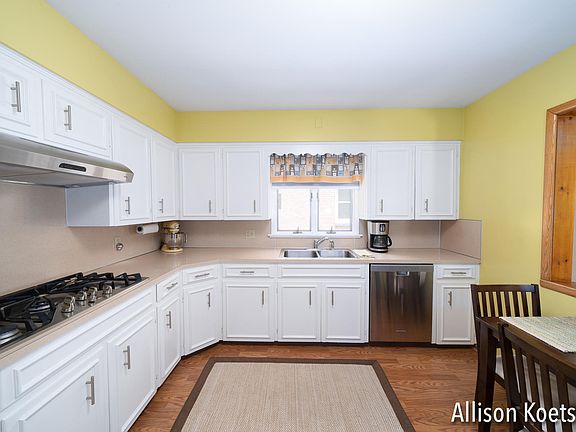 2nd image of 1844 Lotus Ave SE