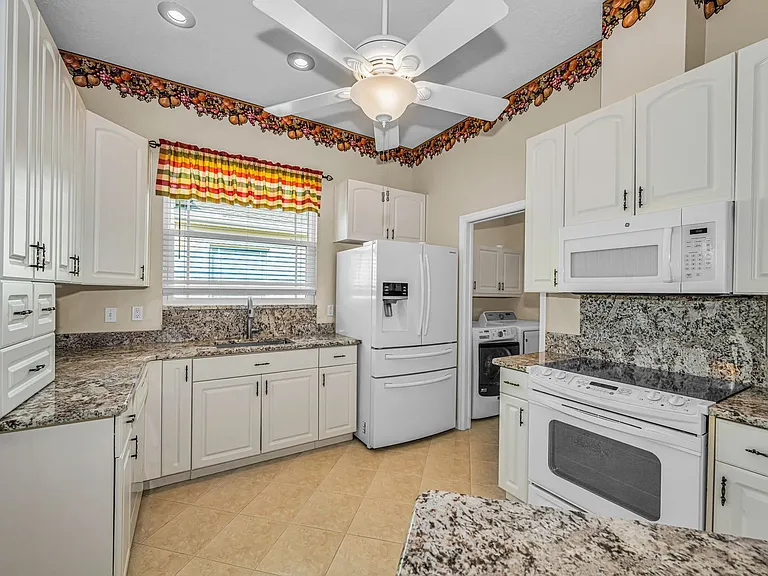 2644 Tottenham Dr — Photo 6