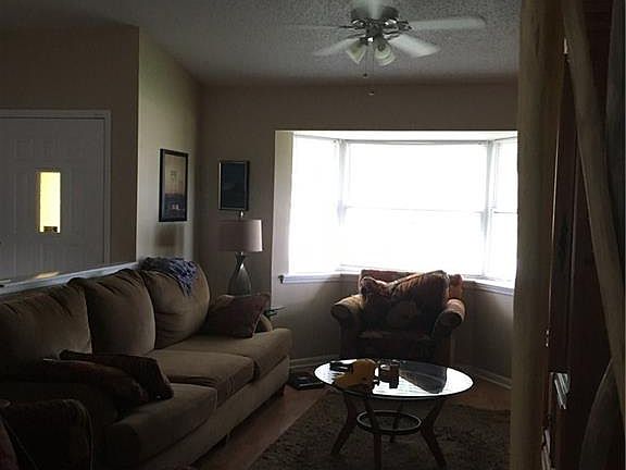 2nd image of 560 NE Lima Vias