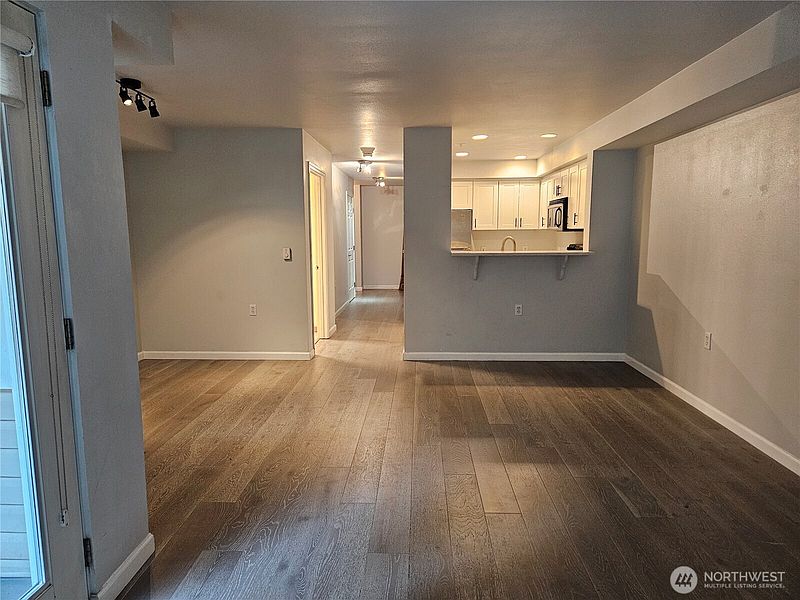 5th image of 2530 15th Avenue W #303