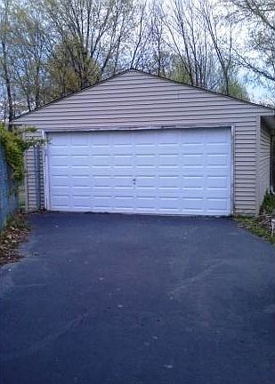 Detached 2 Car Garage
