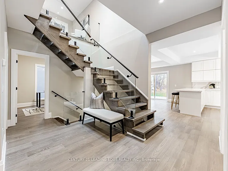 19 Donalda Cres #UPPER — Photo 9