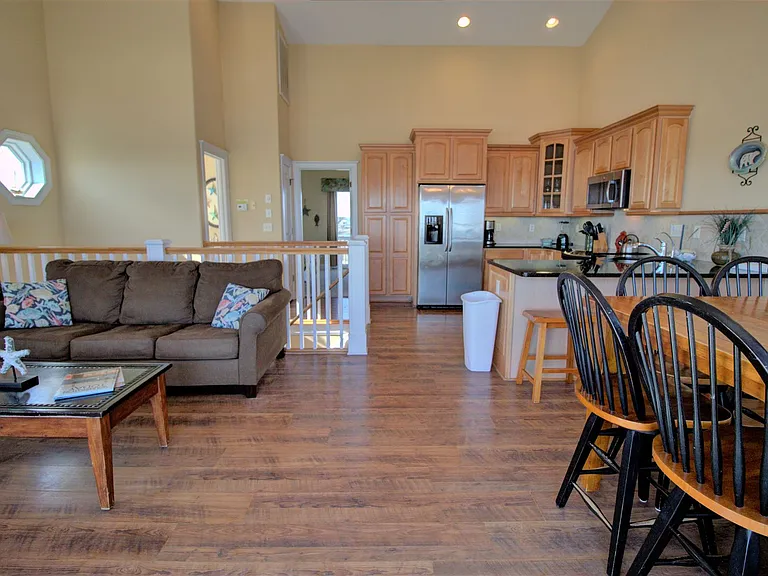 211 Goldsboro Dr — Photo 8