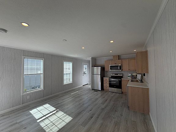 3rd image of 125 3rd Ave #125