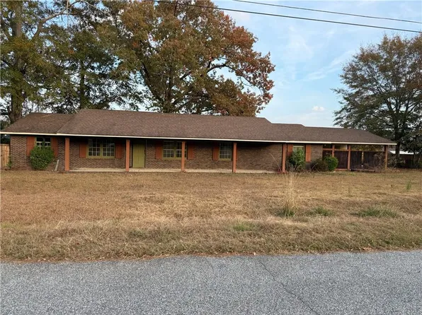 1910 Kittrell Dr, Phenix City, AL 36870