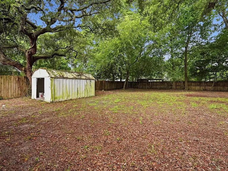310A Redwood Ave — Photo 26
