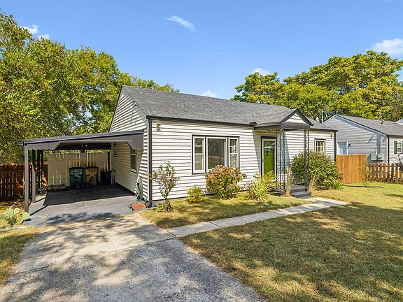 3rd image of 637 Carmel Ave