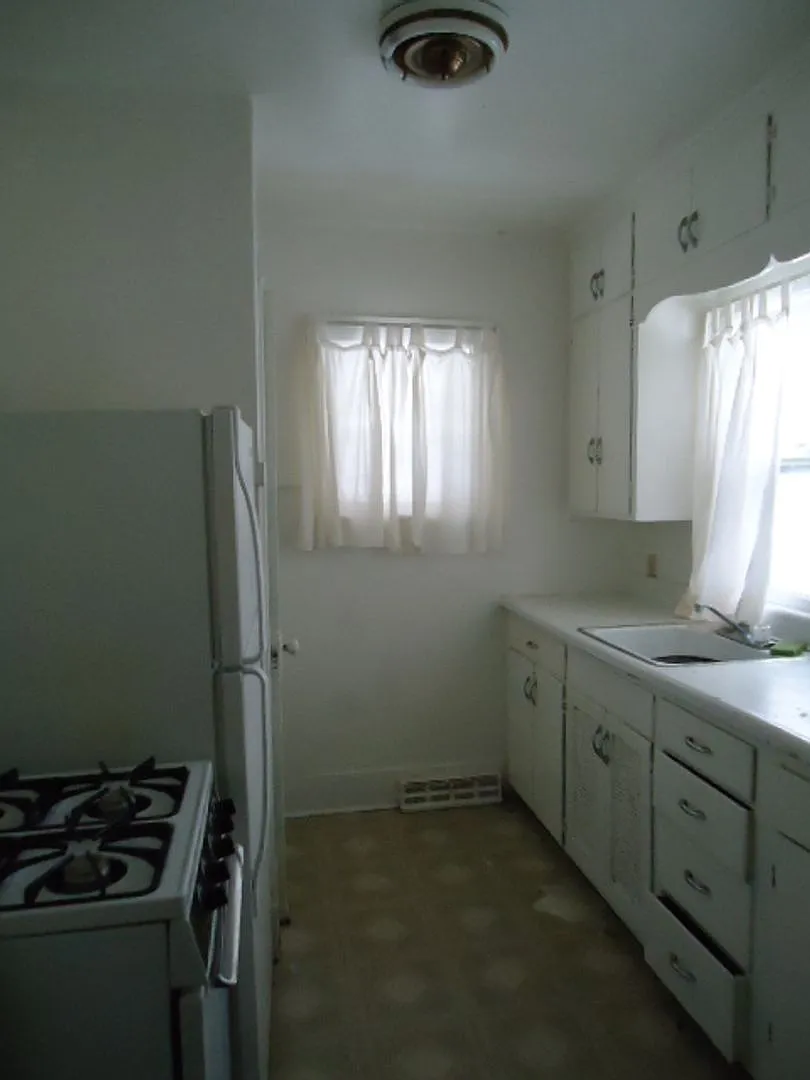 2 bedroom, 1 bath house — Photo 3