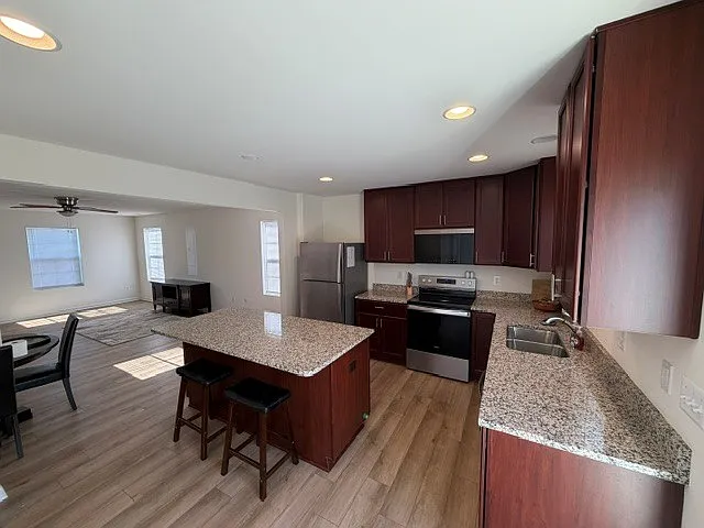 4 bed, 2.5 bath, $2,200 — Photo 2
