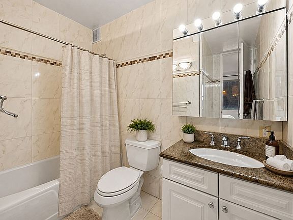 5th image of 300 E 40th St APT 12E