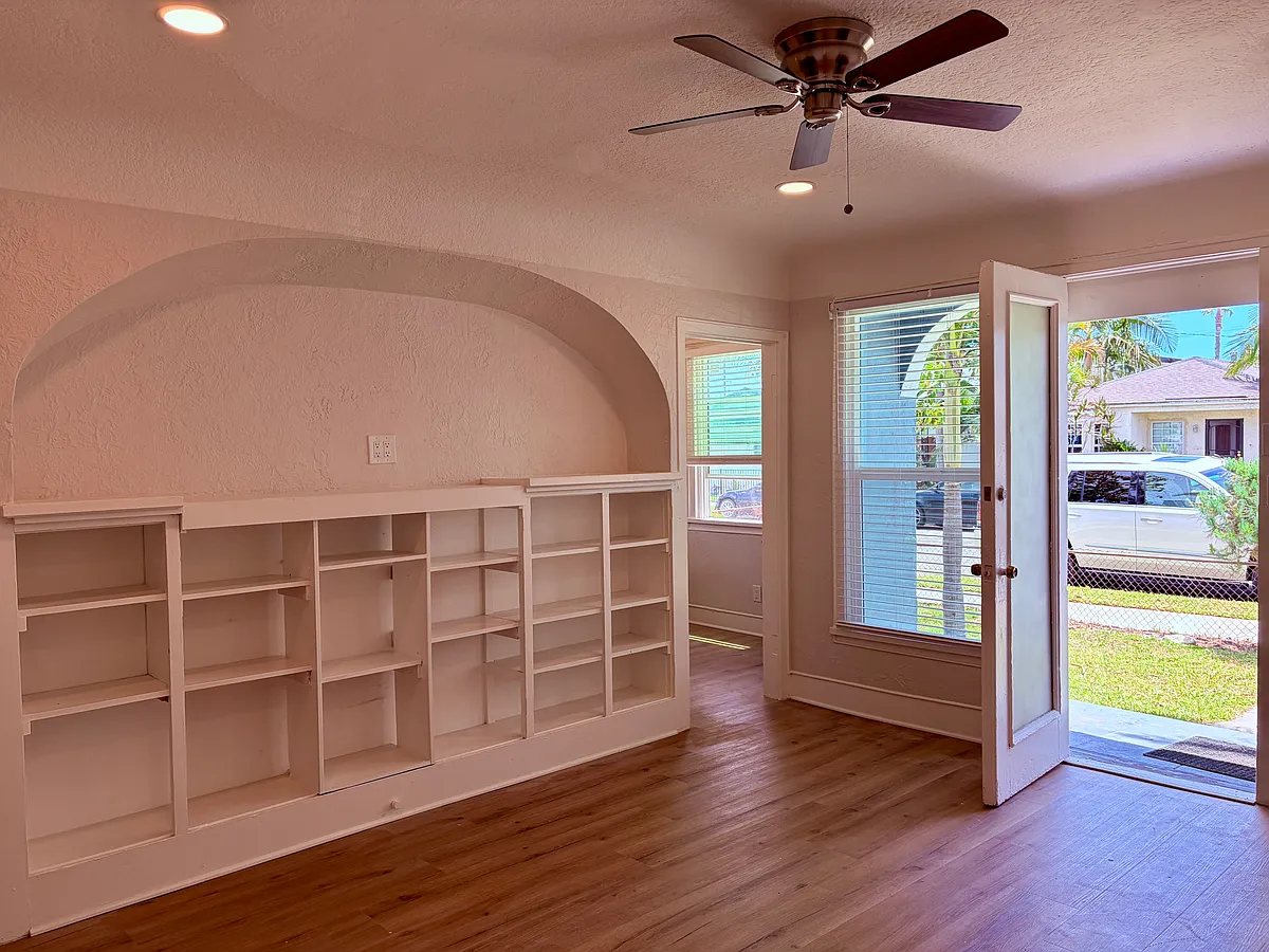 Building Photo - 199 E Hullett St #1