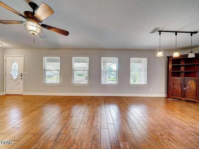 350 Greenwood Cir — Photo 11