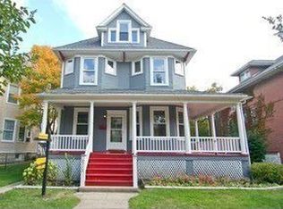 6713 N Newgard Ave, Chicago, IL 60626