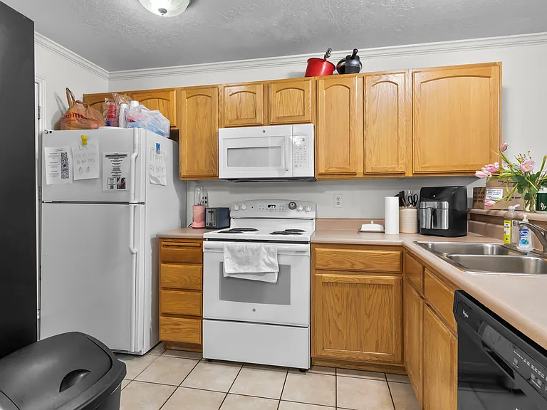 551 N 200 E #106 — Photo 2