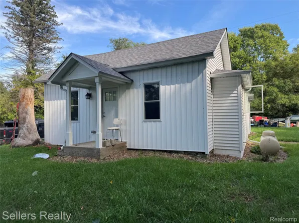 7230 N McKinley Rd, Flushing, MI 48433
