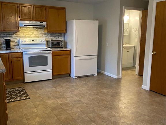 5th image of 55 Dakota Dr