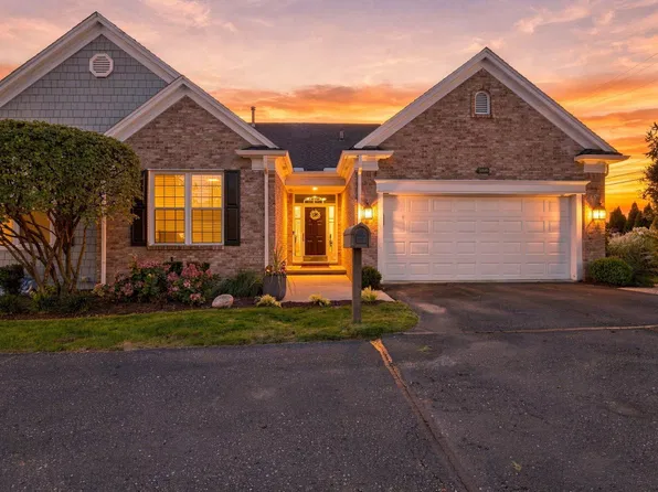 3005 Harbor Place Dr, Saint Clair Shores, MI 48080
