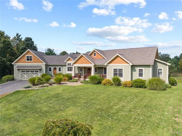 8456 Brae Leure Rd, Manlius, NY 13104