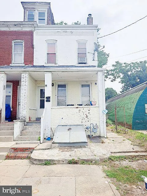 84 Norman Ave photo 1