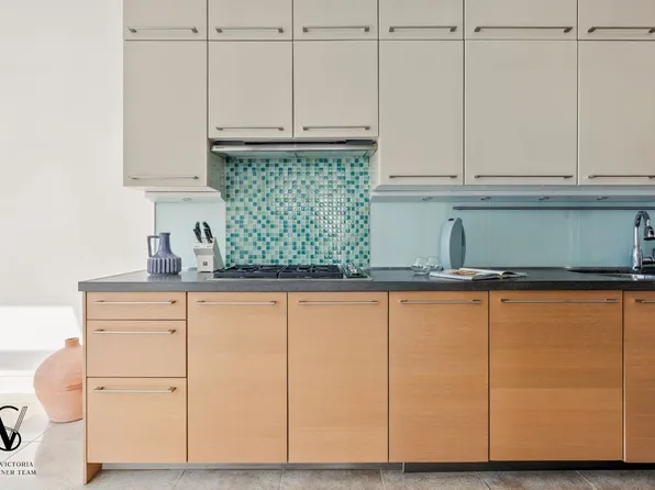 151 East 58th Street image 5 of 23