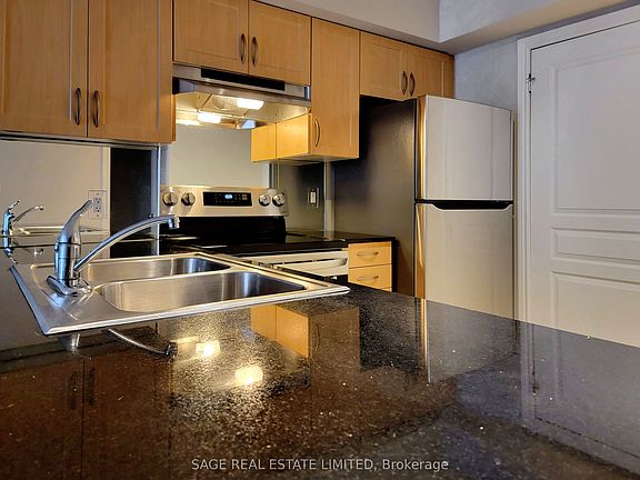 5th image of 801 Bay St #1505