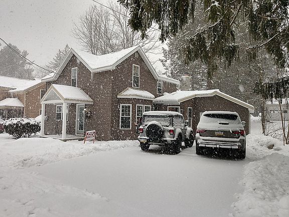 5th image of 37 Monroe St