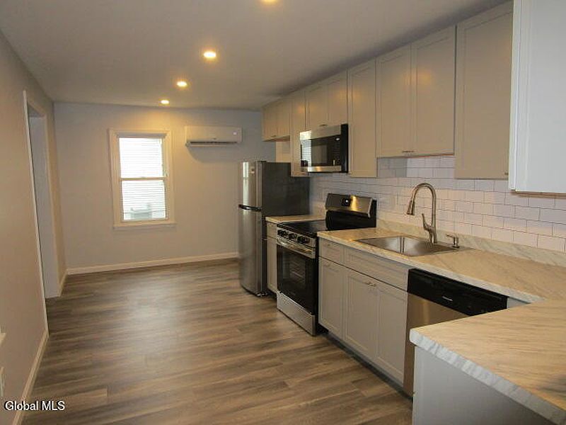 3rd image of 205 Tampa Avenue
