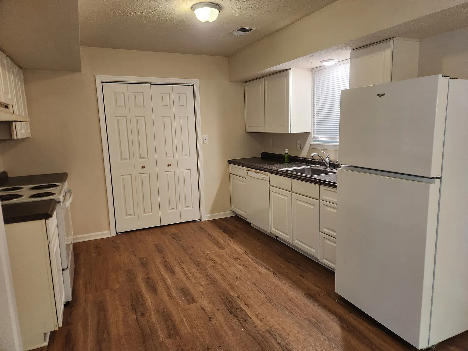 4 bed, 2.5 bath, 1476 sqft, $2,700 — Photo 2