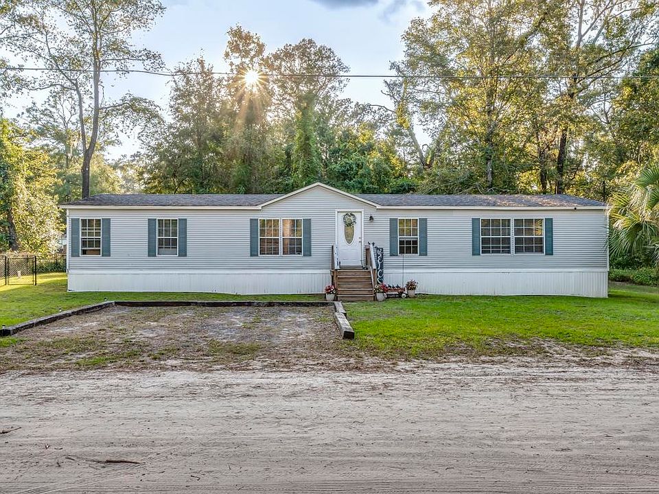 1st image of 4 Dakota Dr