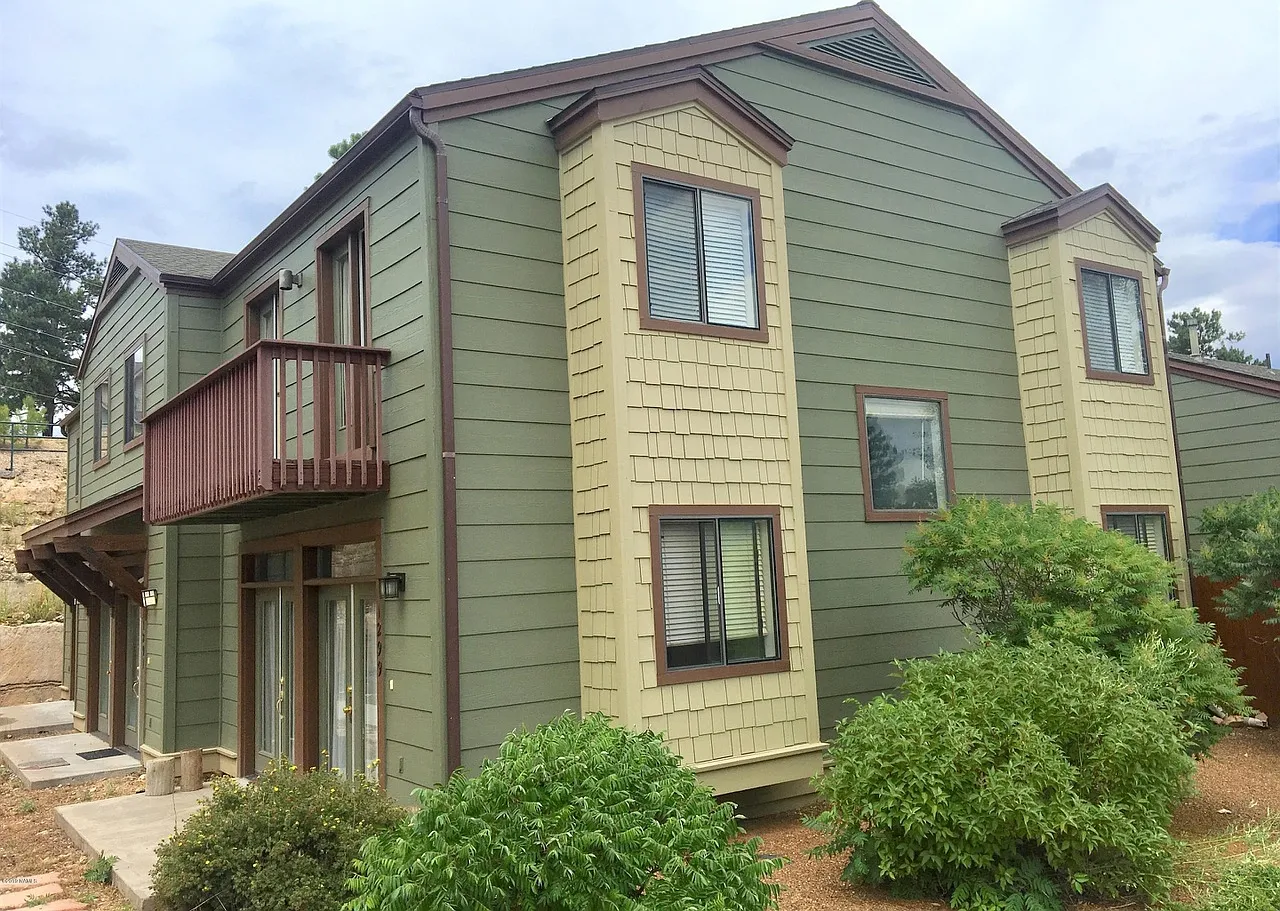 3 bed, 2.5 bath, 1385 sqft, $2,600 — Photo 2
