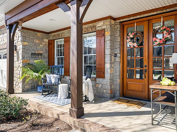 3rd image of 441 Grove Branch Ln