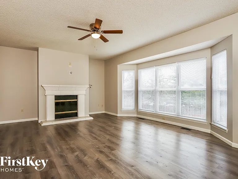 206 Sunshine Dr — Photo 3