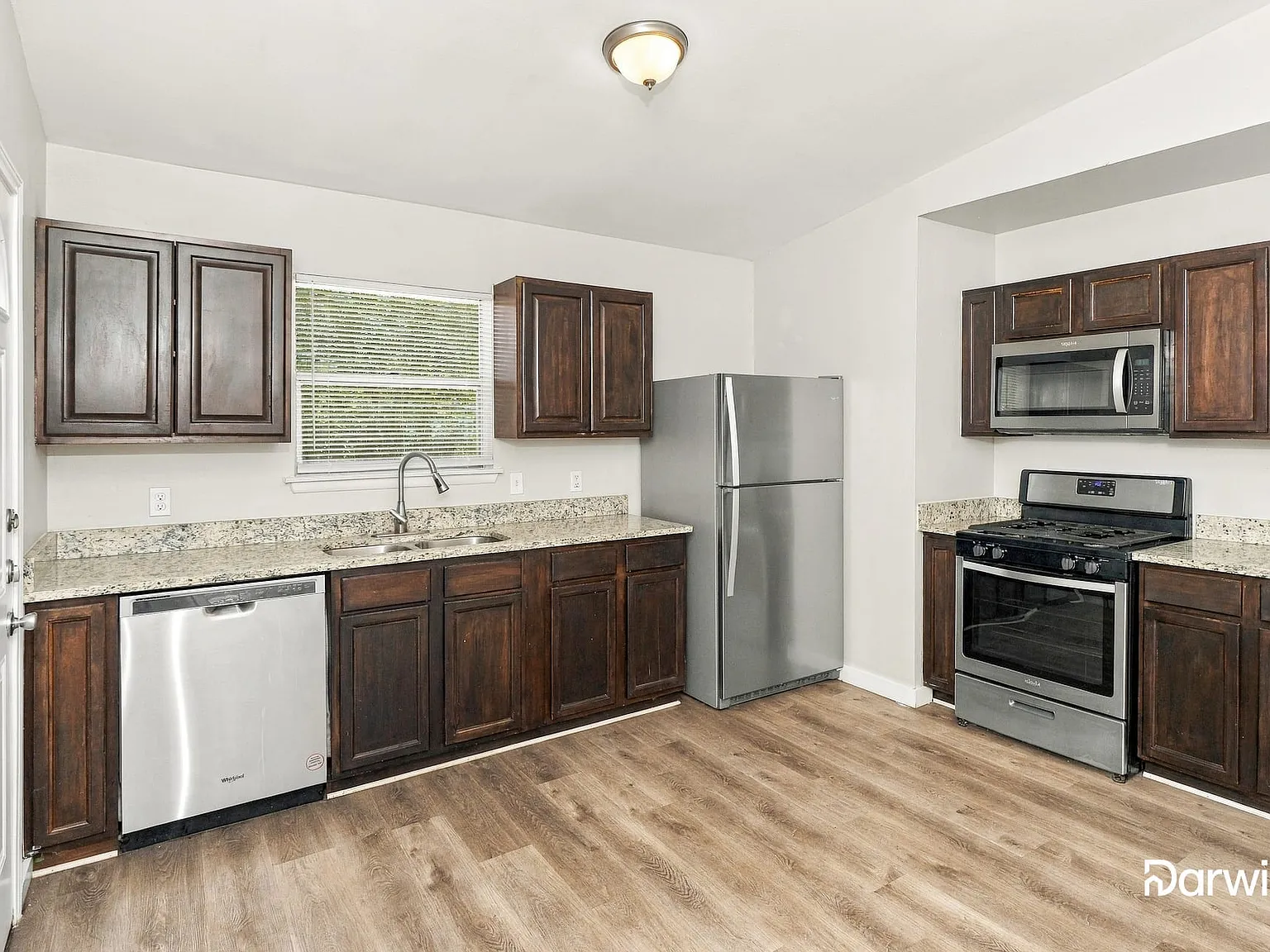 3 bed, 1.5 bath, 952 sqft, $1,215 — Photo 4