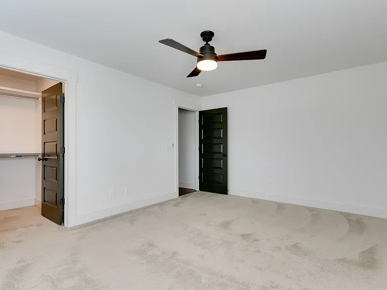 3221B Lincoln Ave — Photo 6