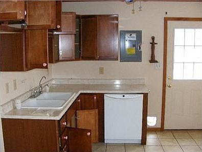 3rd image of 830 Spartan Ave