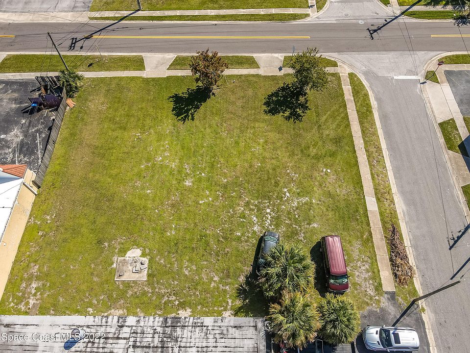 1st image of 8 S De Leon Ave